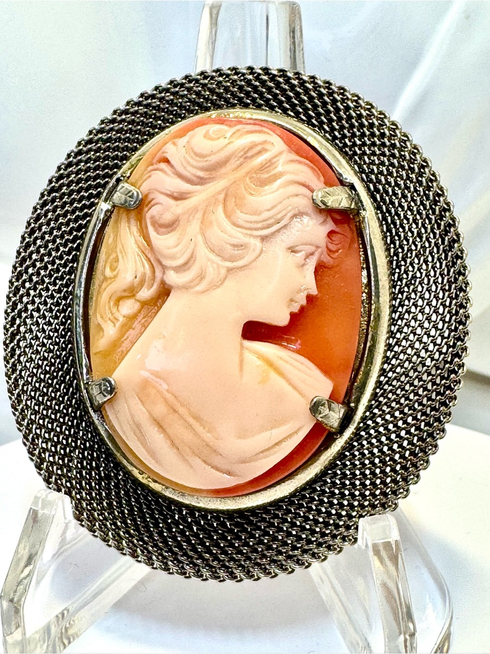 Vintage Cameo Brooch in Peach and Silver-Tone